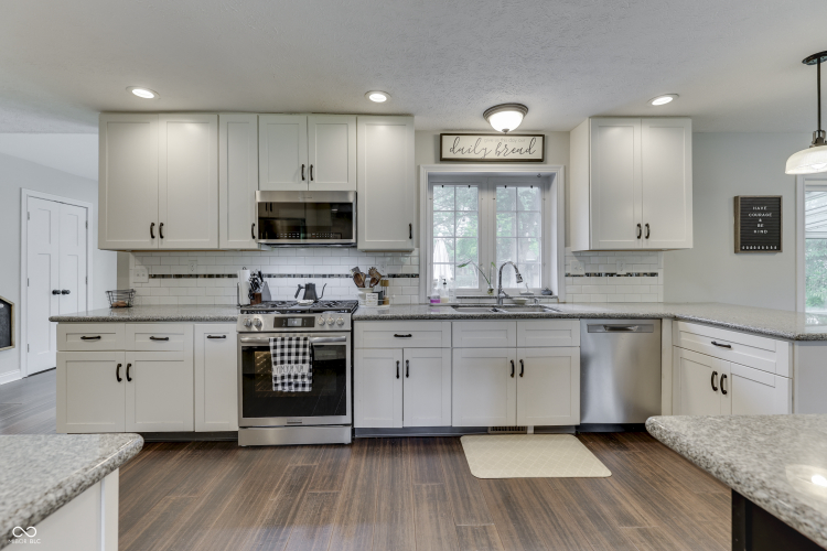 Listing Image 19