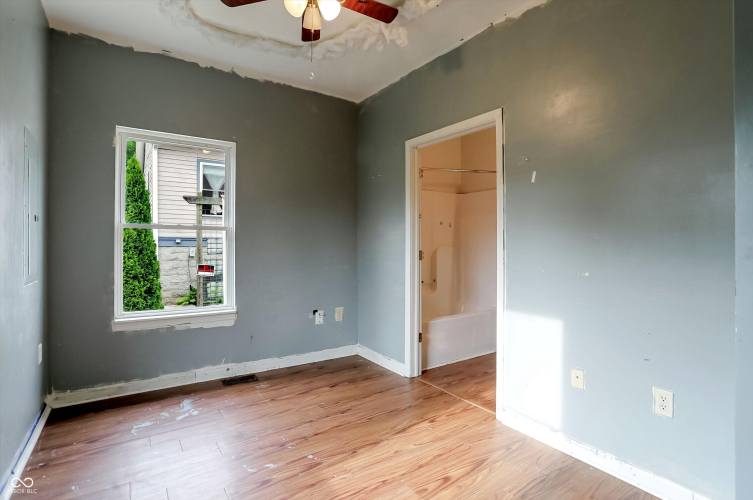 Listing Image 18