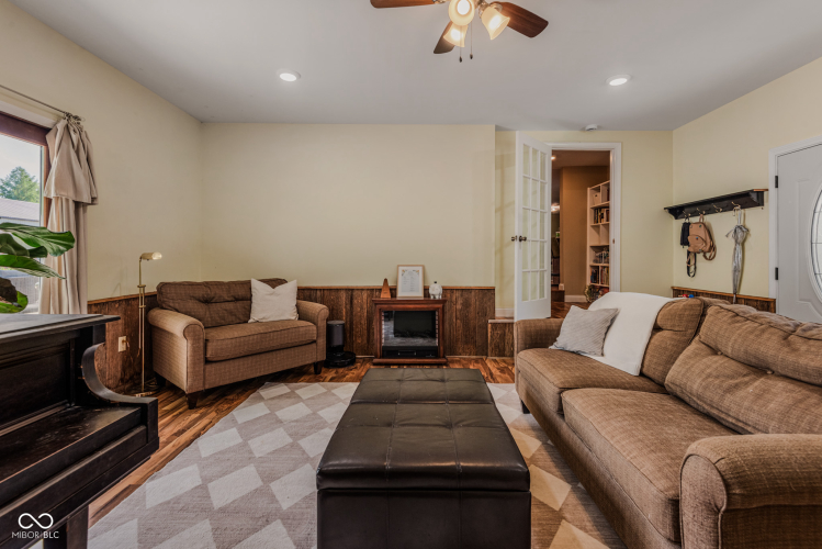Listing Image 11