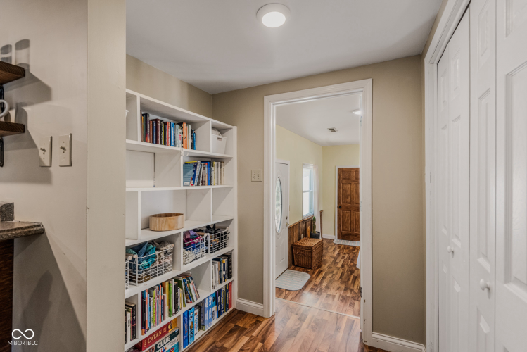 Listing Image 12