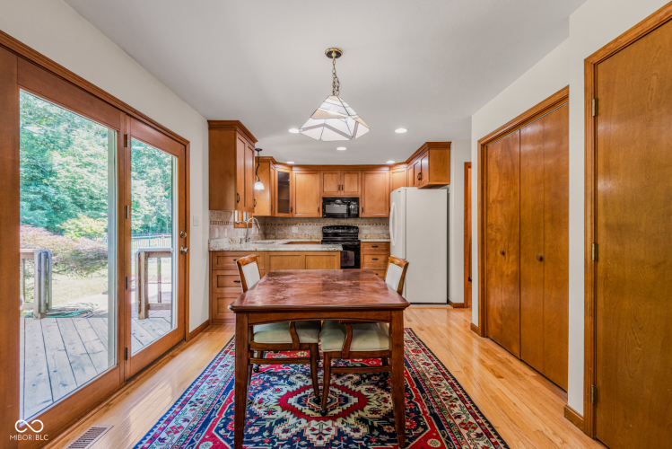 Listing Image 16
