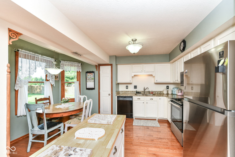 Listing Image 9