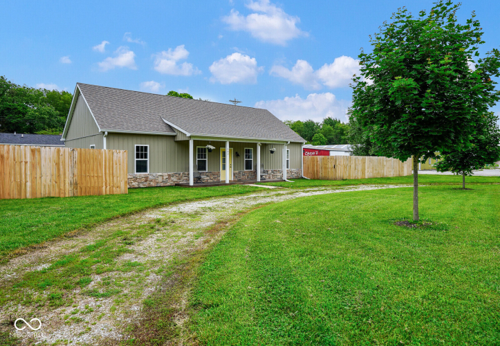 Listing Image 4