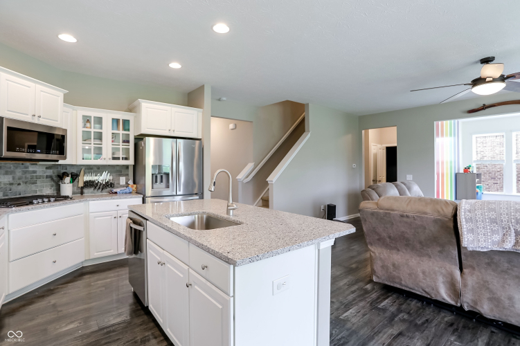 Listing Image 9