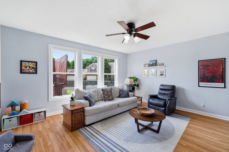 Listing Image 8