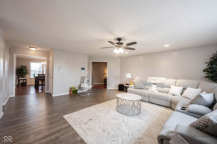 Listing Image 12
