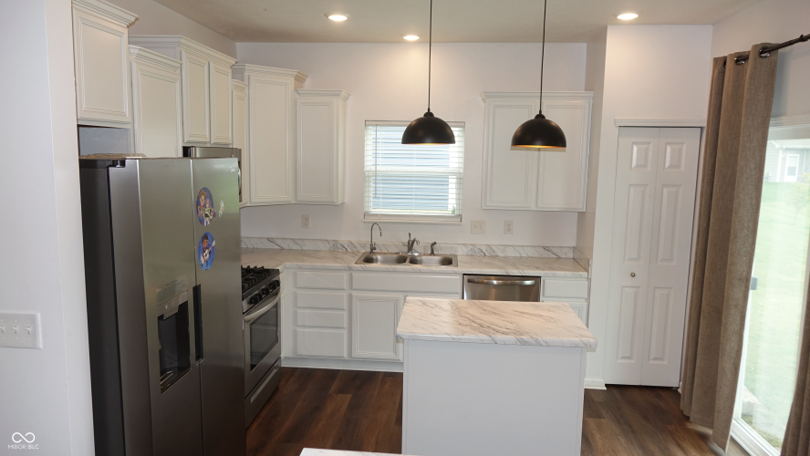 Listing Image 16
