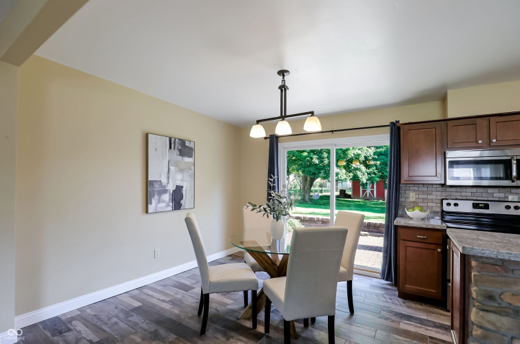 Listing Image 12
