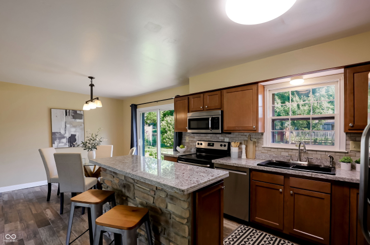 Listing Image 19
