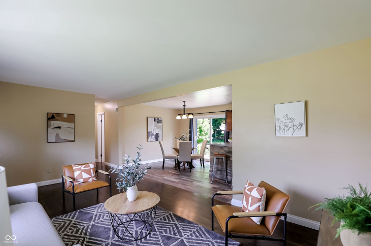 Listing Image 9