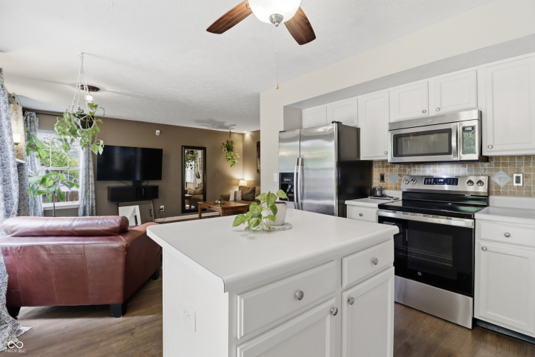 Listing Image 11