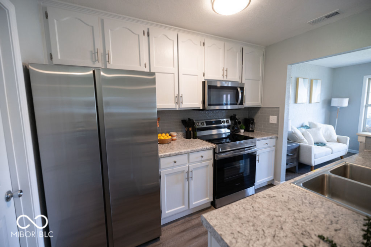 Listing Image 12