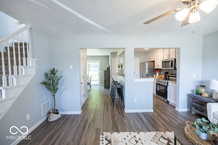 Listing Image 8