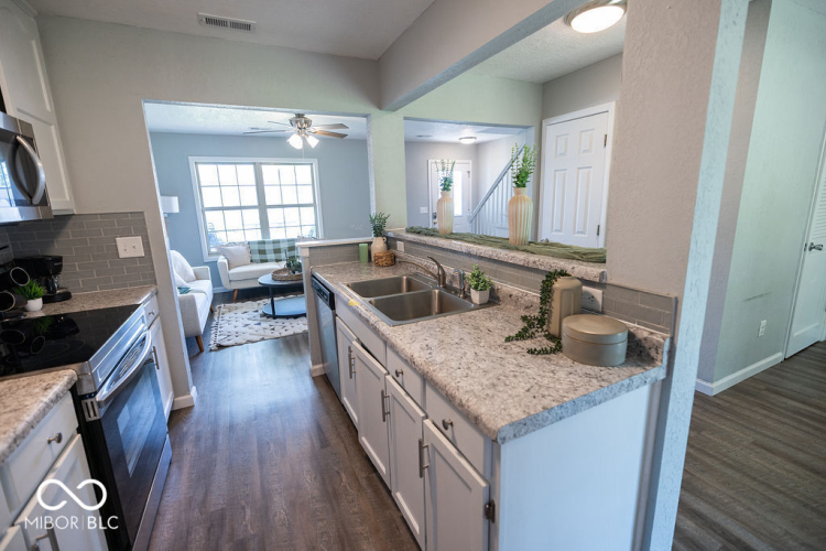 Listing Image 9