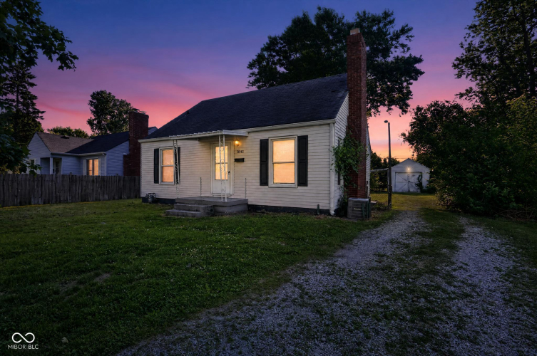 Listing Image 3