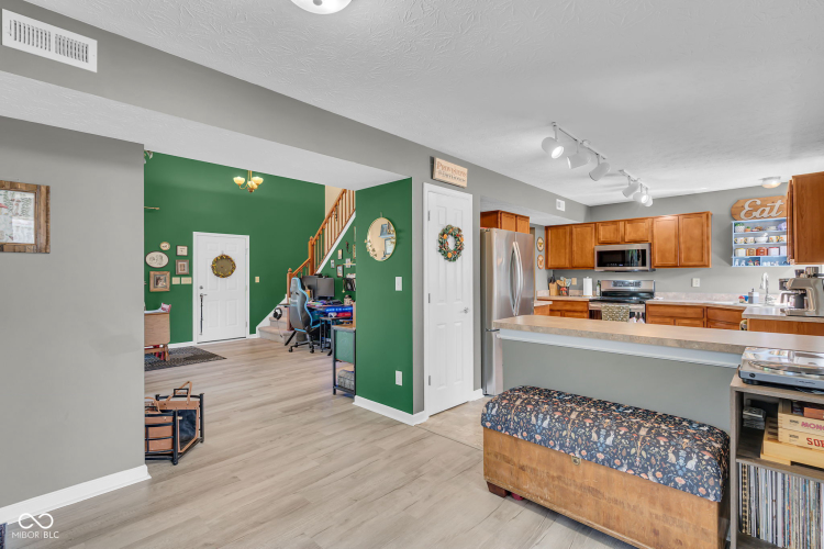 Listing Image 12