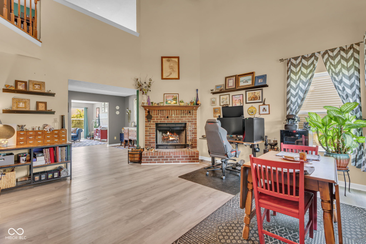 Listing Image 10