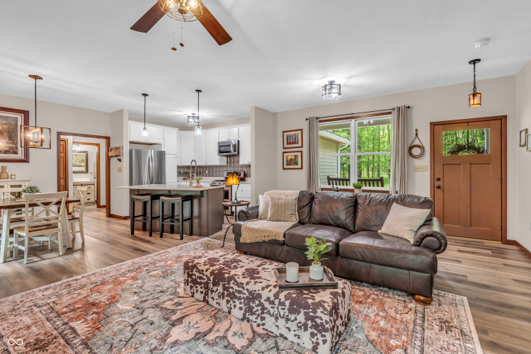 Listing Image 10