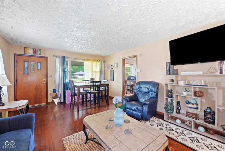 Listing Image 12