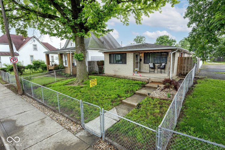 Listing Image 3