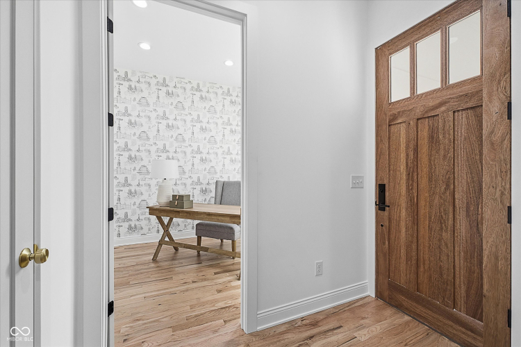 Listing Image 4
