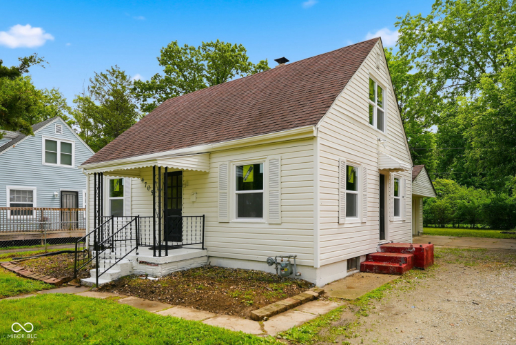 Listing Image 4