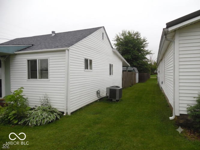 Listing Image 4