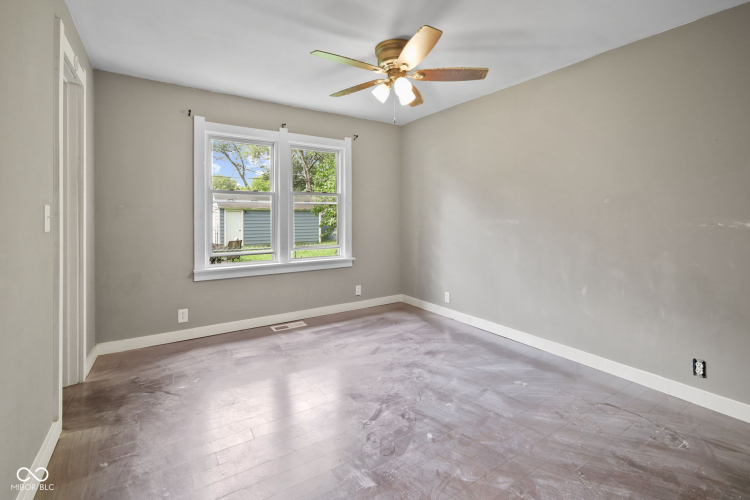 Listing Image 17