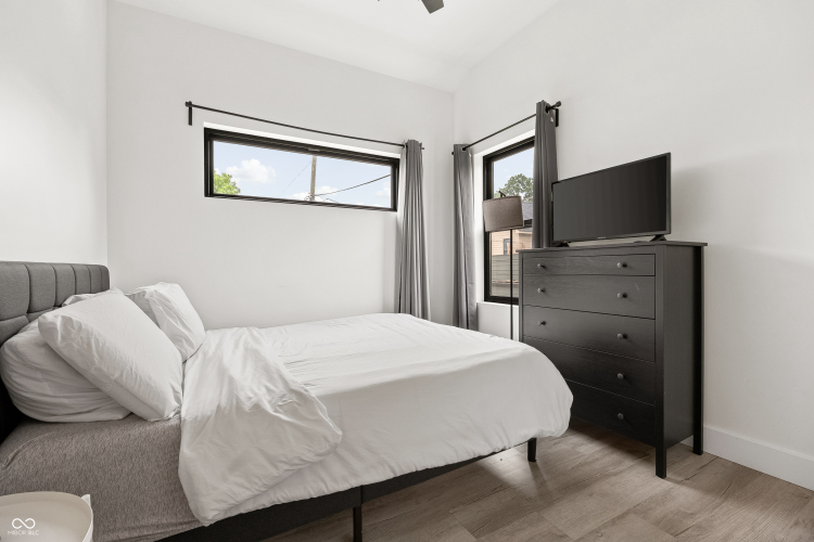 Listing Image 58