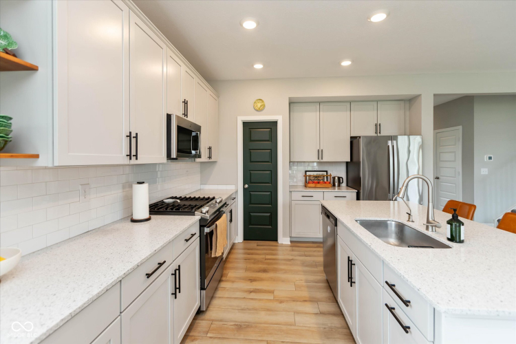 Listing Image 14