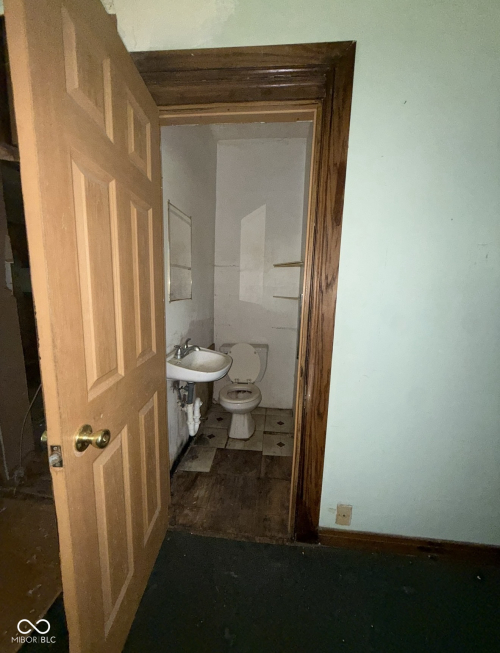 Listing Image 18