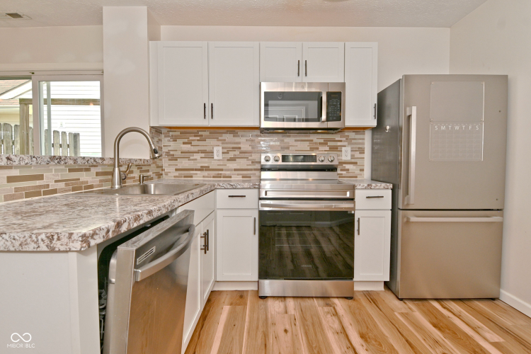 Listing Image 11