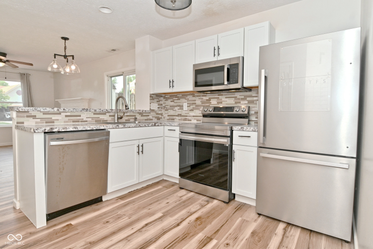 Listing Image 12