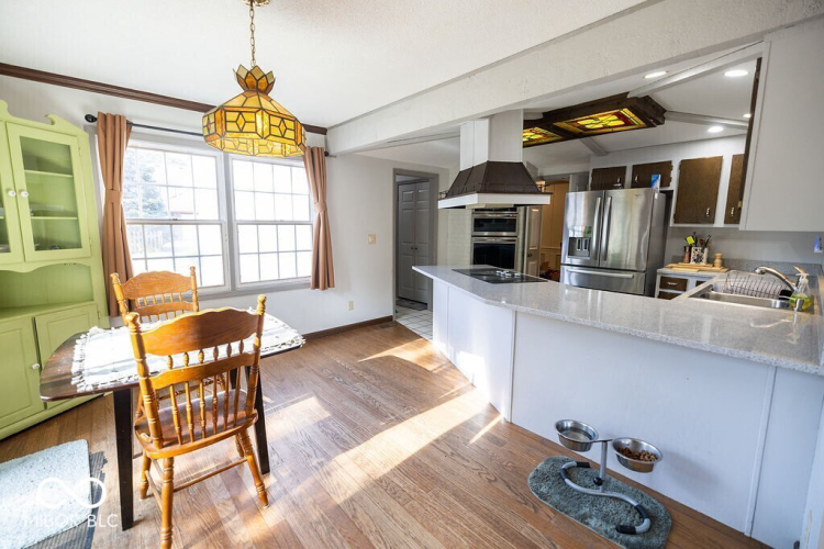 Listing Image 11