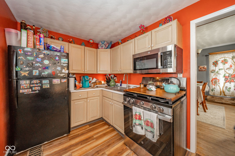 Listing Image 11