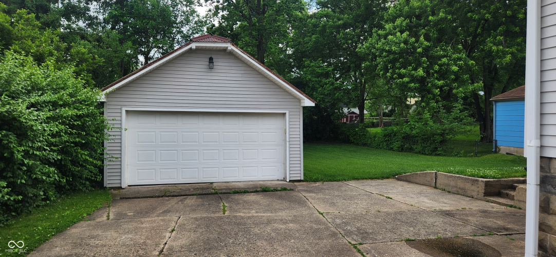 Listing Image 4
