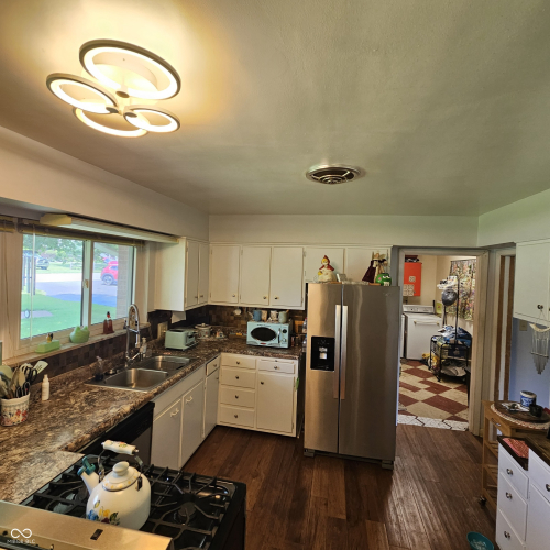 Listing Image 8