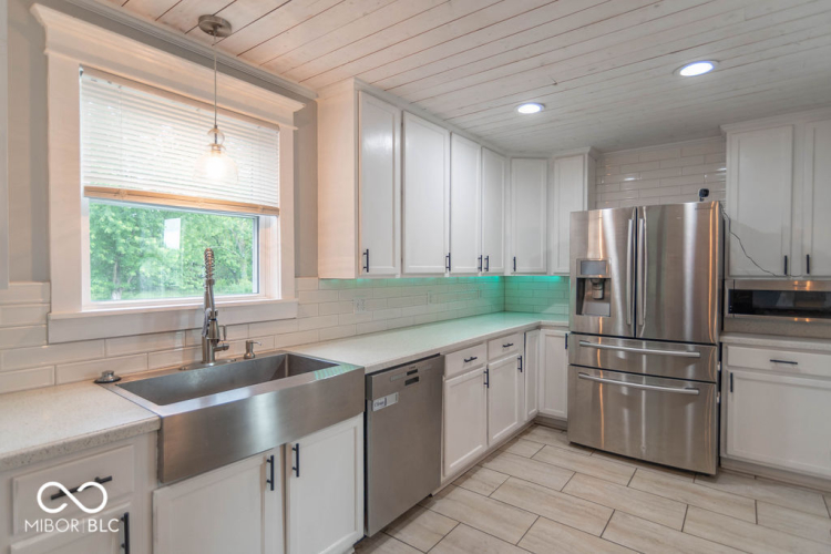 Listing Image 11