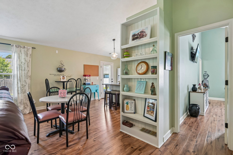 Listing Image 11