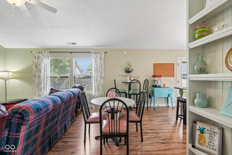 Listing Image 14