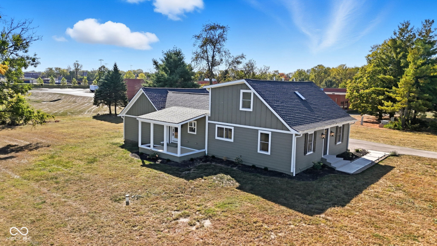 Listing Image 4