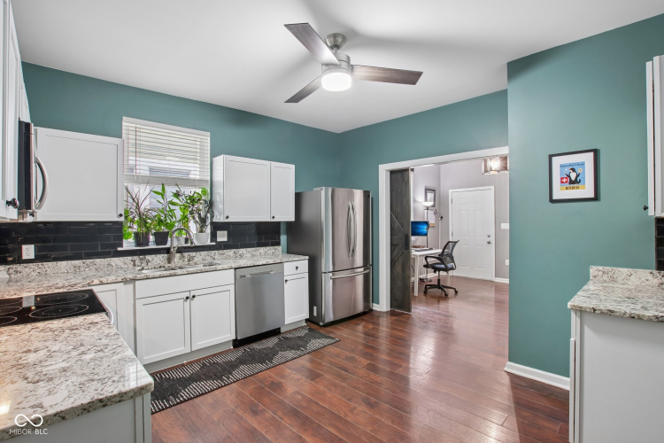 Listing Image 12