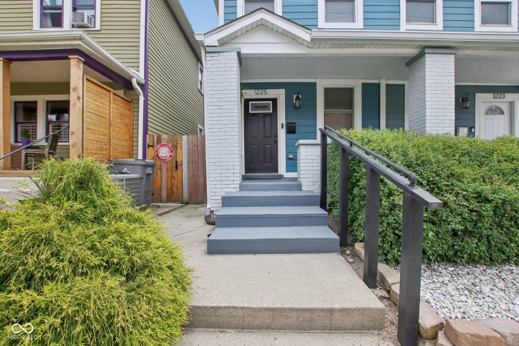 Listing Image 4