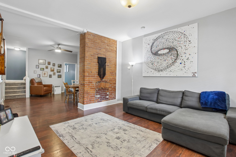 Listing Image 6