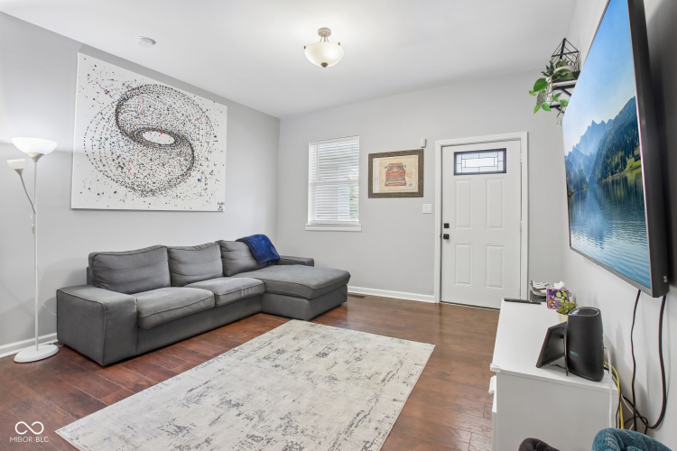 Listing Image 7