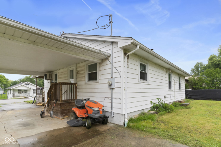 Listing Image 4