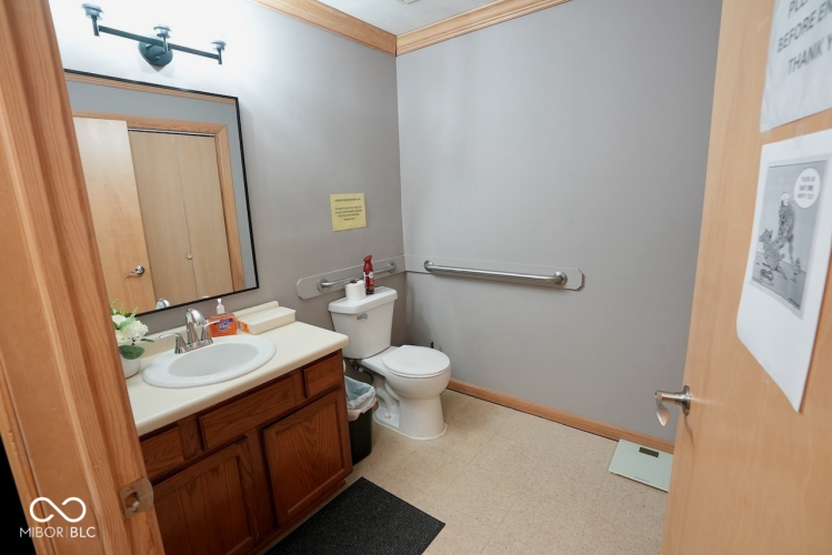 Listing Image 11