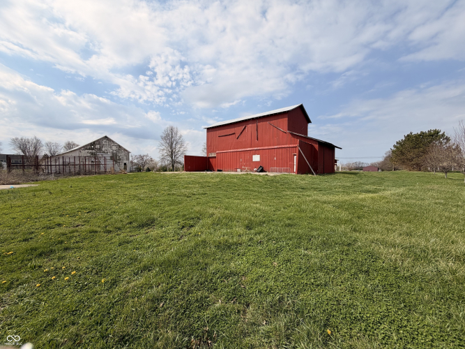 Listing Image 4