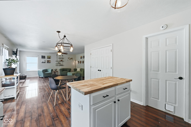 Listing Image 16