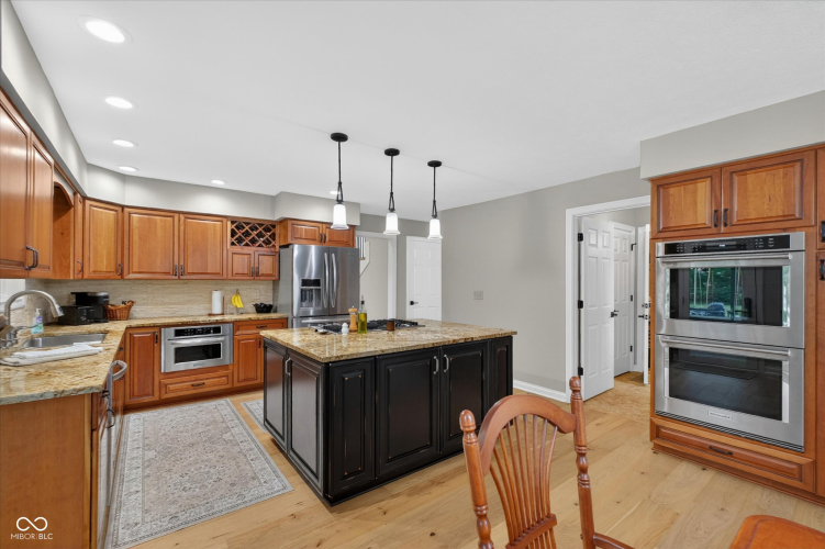 Listing Image 14